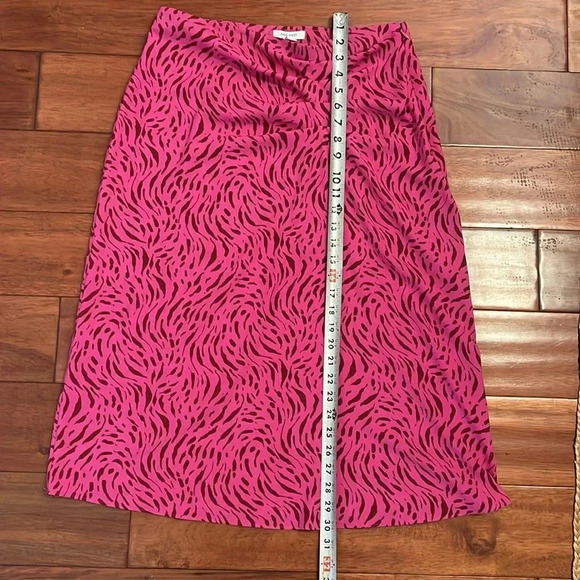 Nine West Side Ruched Midi Skirt Size M Zig Zag Zebra - Picture 7 of 8
